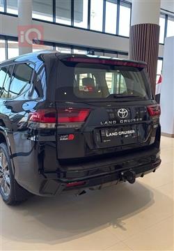 تۆیۆتا لاند کروزەر